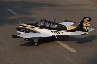 Beechcraft Baron (schwarz-weiß) / 1750 mm